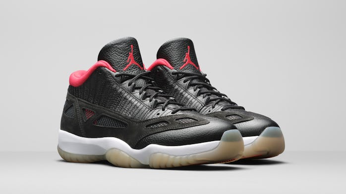 Nike Air Jordan 11 Low IE