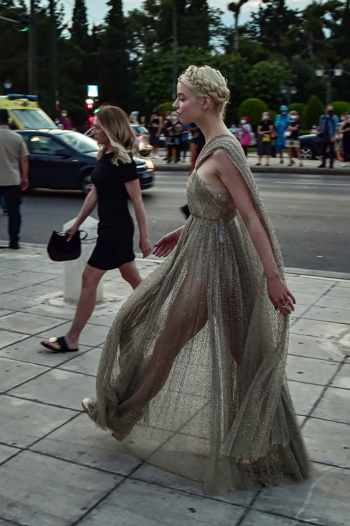 Η Anya Taylor-Joy έμοιαζε με μια πραγματική θεά στην παράσταση Dior στην Αθήνα Η Anya Taylor-Joy έμοιαζε με μια πραγματική θεά στην παράσταση Dior στην Αθήνα