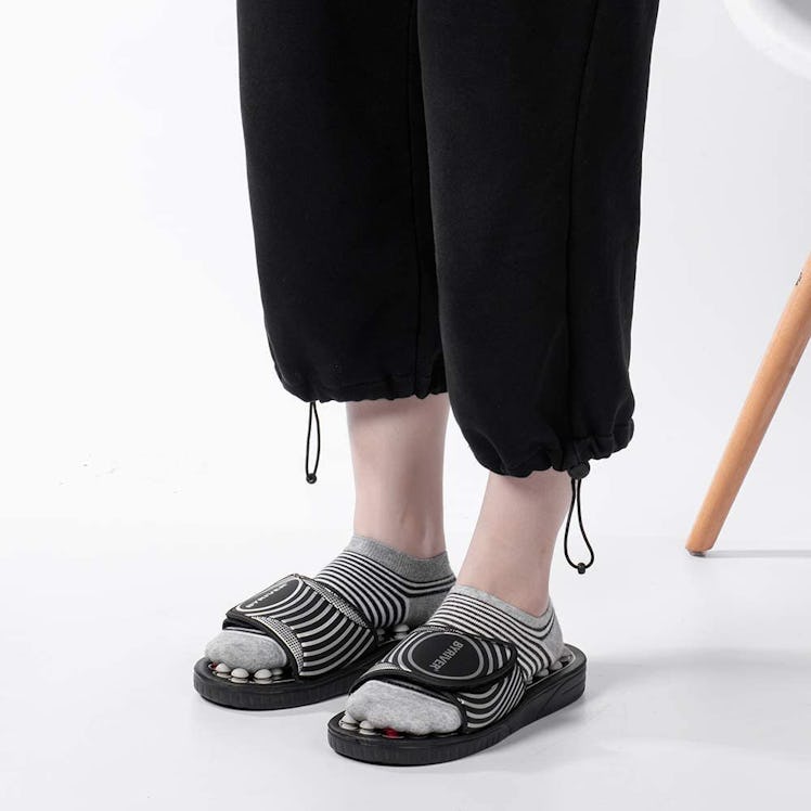  BYRIVER Acupressure Foot Massager