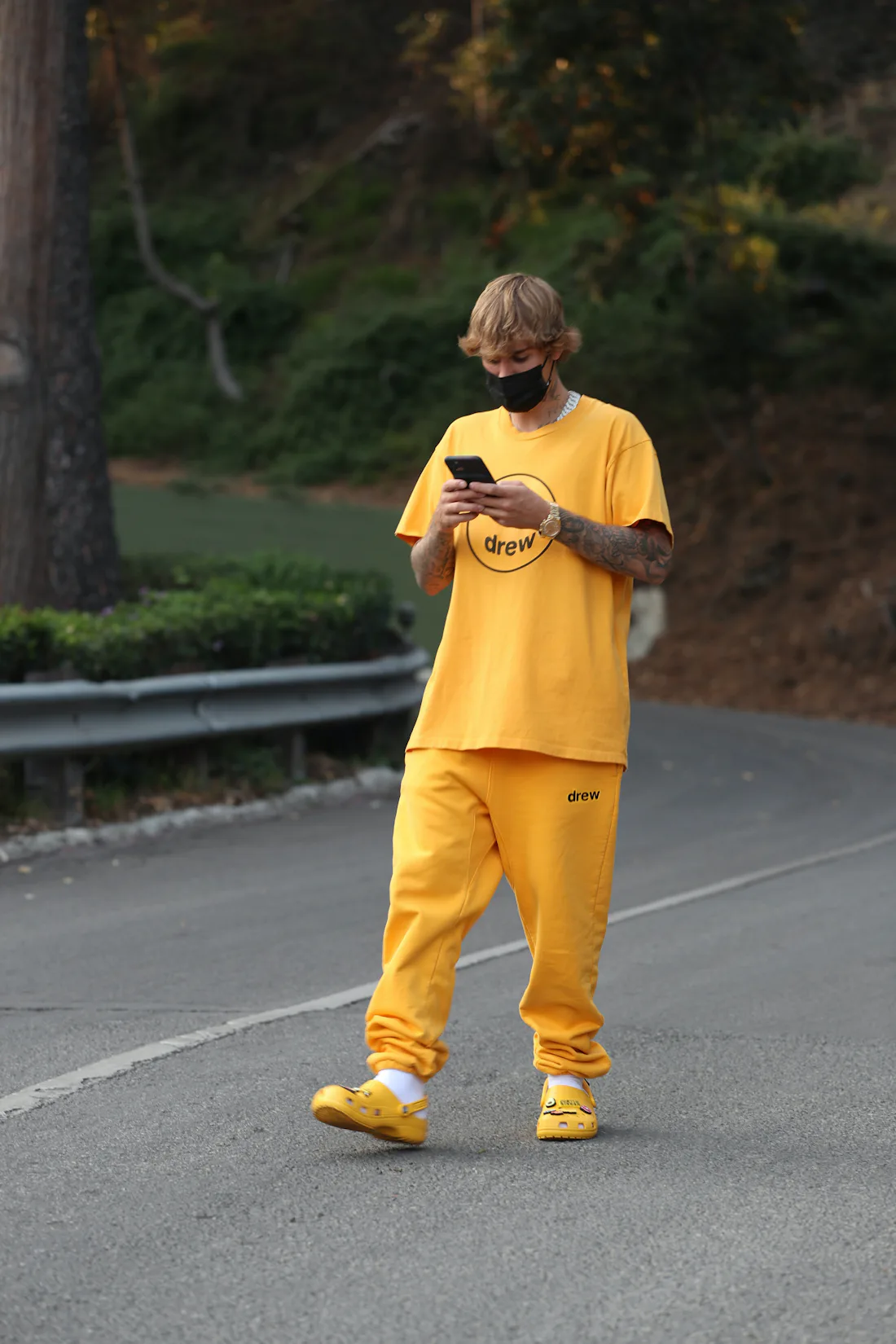 7 Celebrities Wearing Crocs Styling Them To Perfection 7-celebrities-wearing-crocs-styling-them-to-perfection
