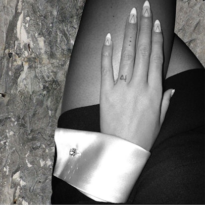Beyoncé finger tattoo and French manicure