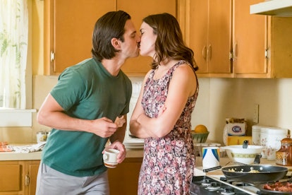 Mandy Moore and Milo Ventimiglia as Jack and Rebecca trying to get their pop culture fix 