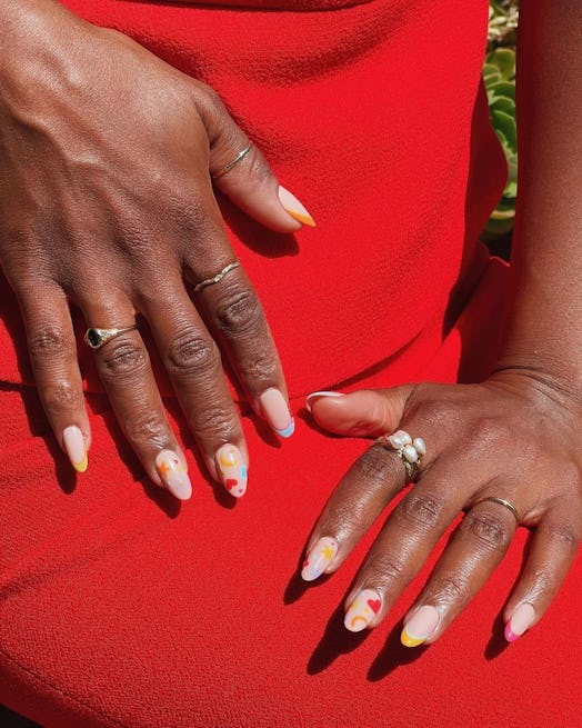 Kerry Washington showing off colorful manicure