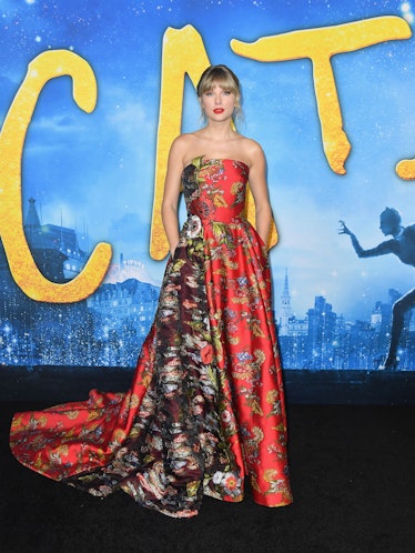 Taylor Swift at the world premiere of "Cats" in a strapless red gown 