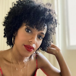 Kerry Washington posed selfie with red lips and dress