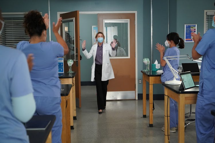 Meredith wearing a mask in 'Grey's Anatomy' Season 17