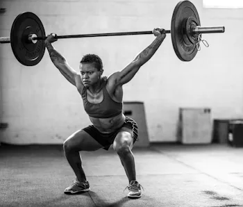 woman lifting weights
