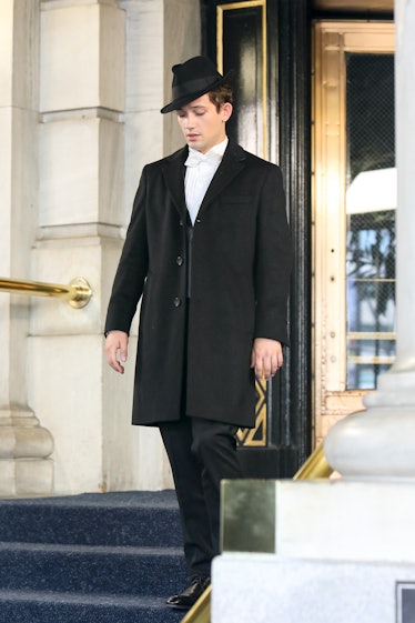 Eli Brown dressed up on the set of the Gossip Girl reboot