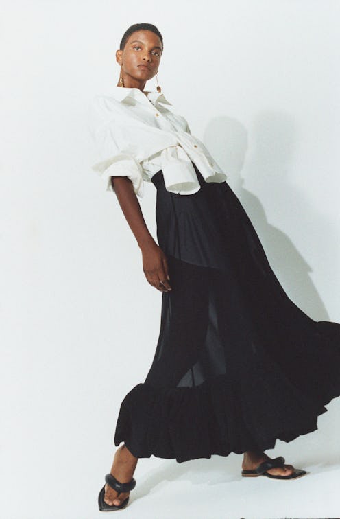 Model wearing Rejina Pyo Nella puffy sandals.