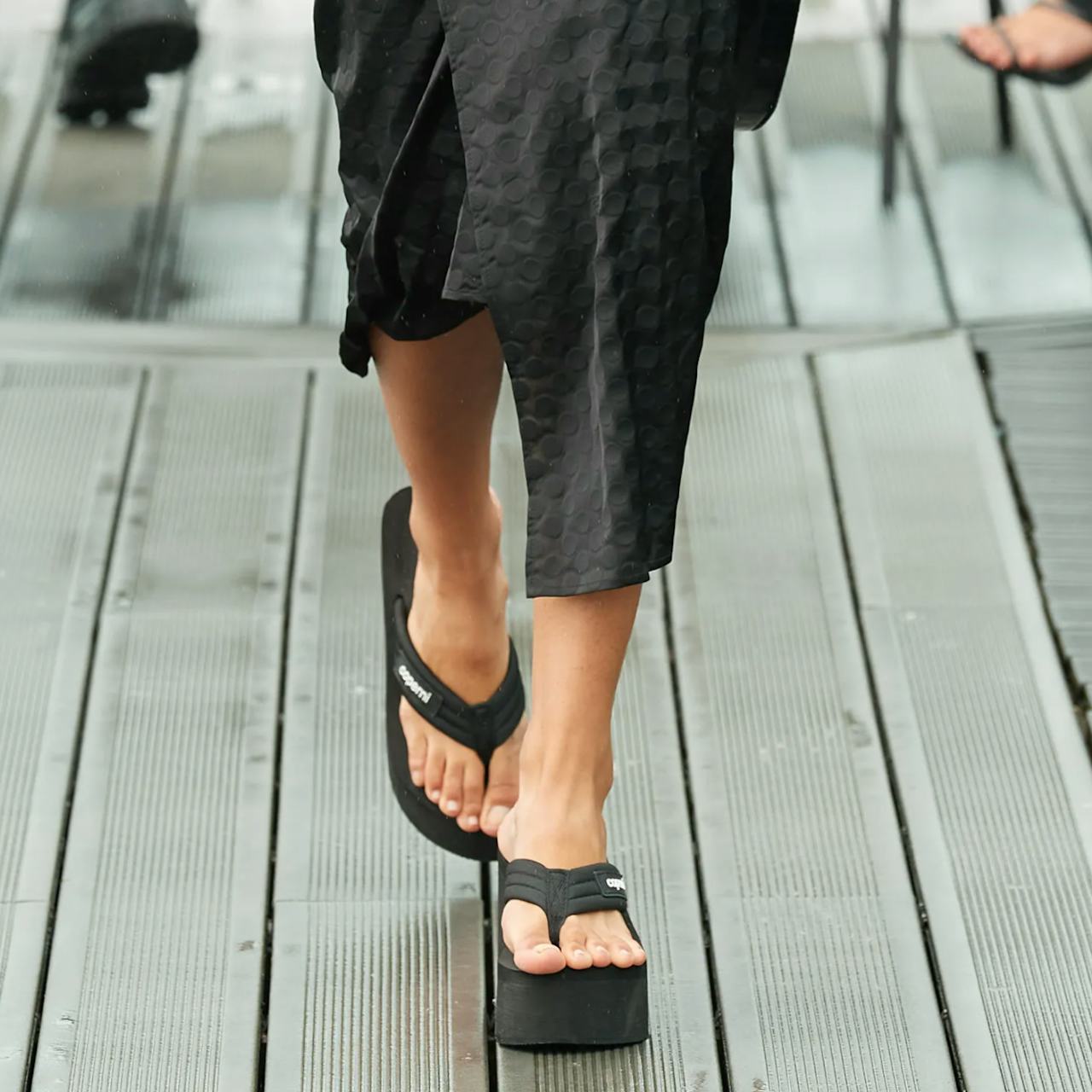 Platform Sandals Were A Forgotten '00s Trend — Until Now