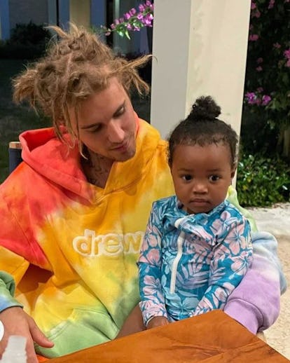 Justin Bieber wearing a botched take on dreadlocks