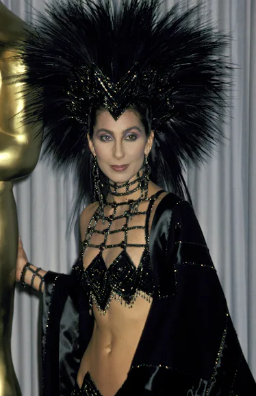 1986 Oscar'larında Bob Mackie'deki Cher