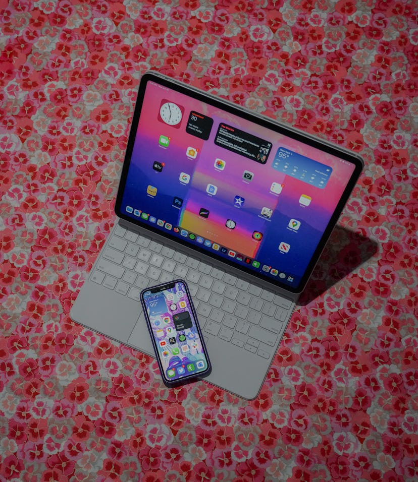 Apple iOS 15 public beta installed on iPhone 12 mini and iPadOS 15 on M1 iPad Pro.