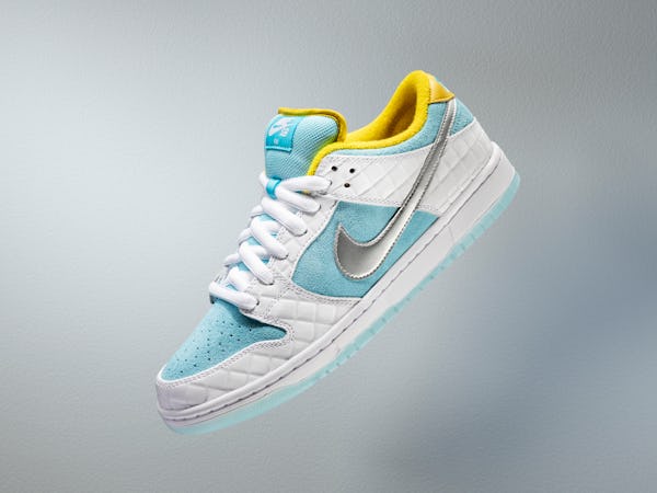 Nike has an insane âGundamâ SB Dunk sneaker with swappable Swoosh logos