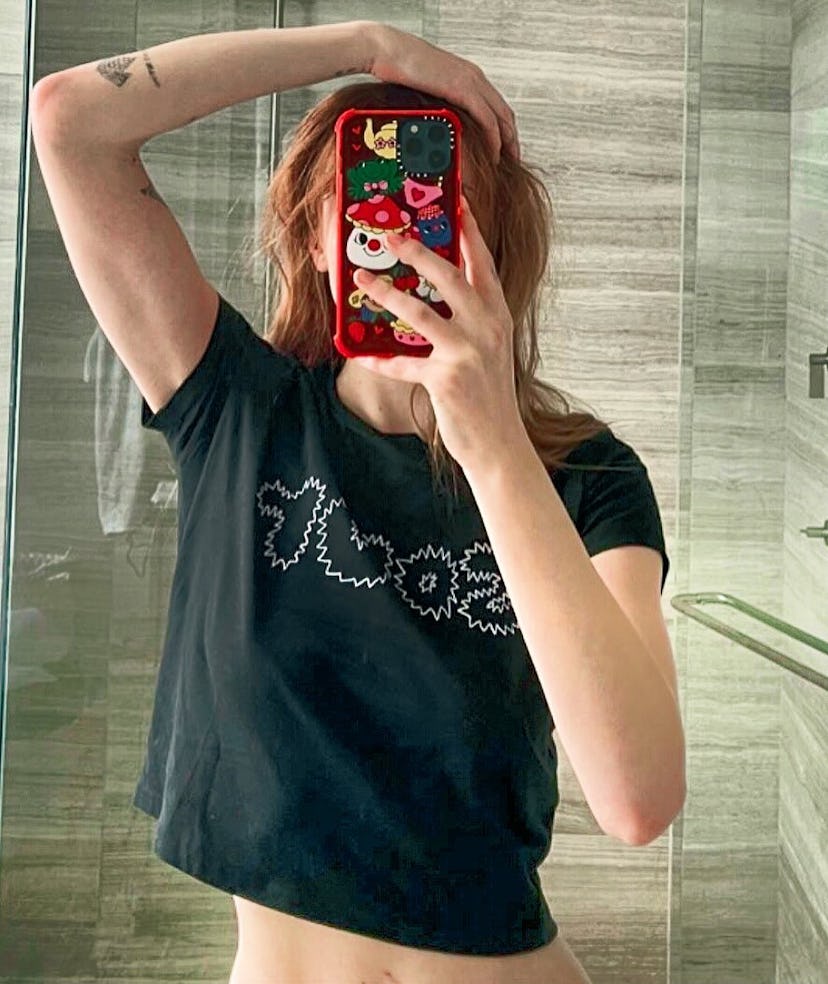 Sophie Turner red hair mirror selfie 2021 in Olivia Rodrigo Sour shirt