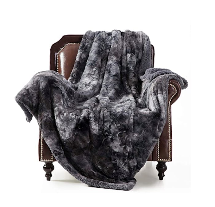 Bedsure Faux Fur Throw Blanket