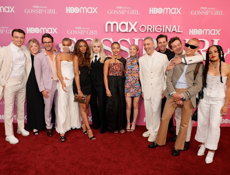: (L-R) Thomas Doherty, Josh Schwartz, Stephanie Savage, Jordan Alexander, Whitney Peak, Savannah Sm...