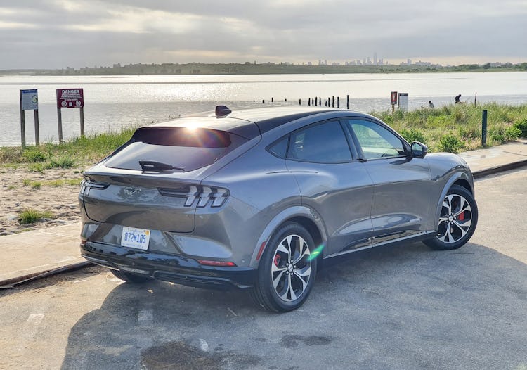 Ford Mustang Mach-E First Edition AWD Carbonized Gray