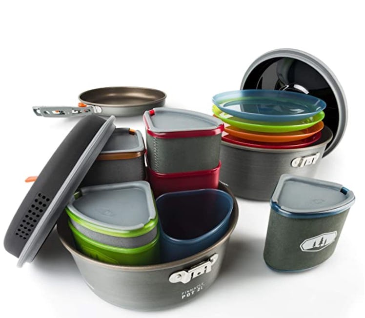 GSI Outdoors, Pinnacle Camper Cooking Set (23 pieces) 