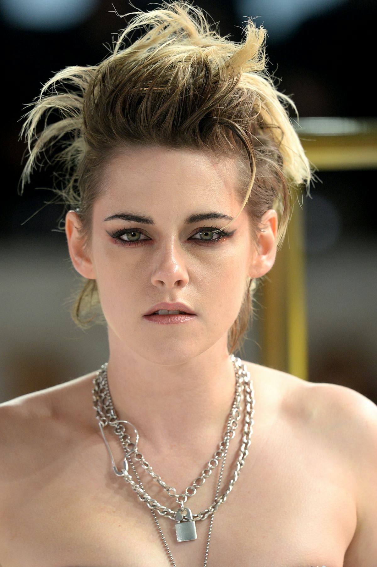 Kristen Stewart’s Hair Evolution, From Gothic Glam to Blonde Buzz-cut