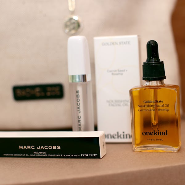The beauty products that are in Rachel Zoe's summer 2021 CURATEUR box. 