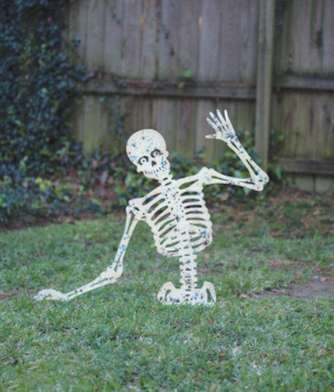 Skeleton yard decoration