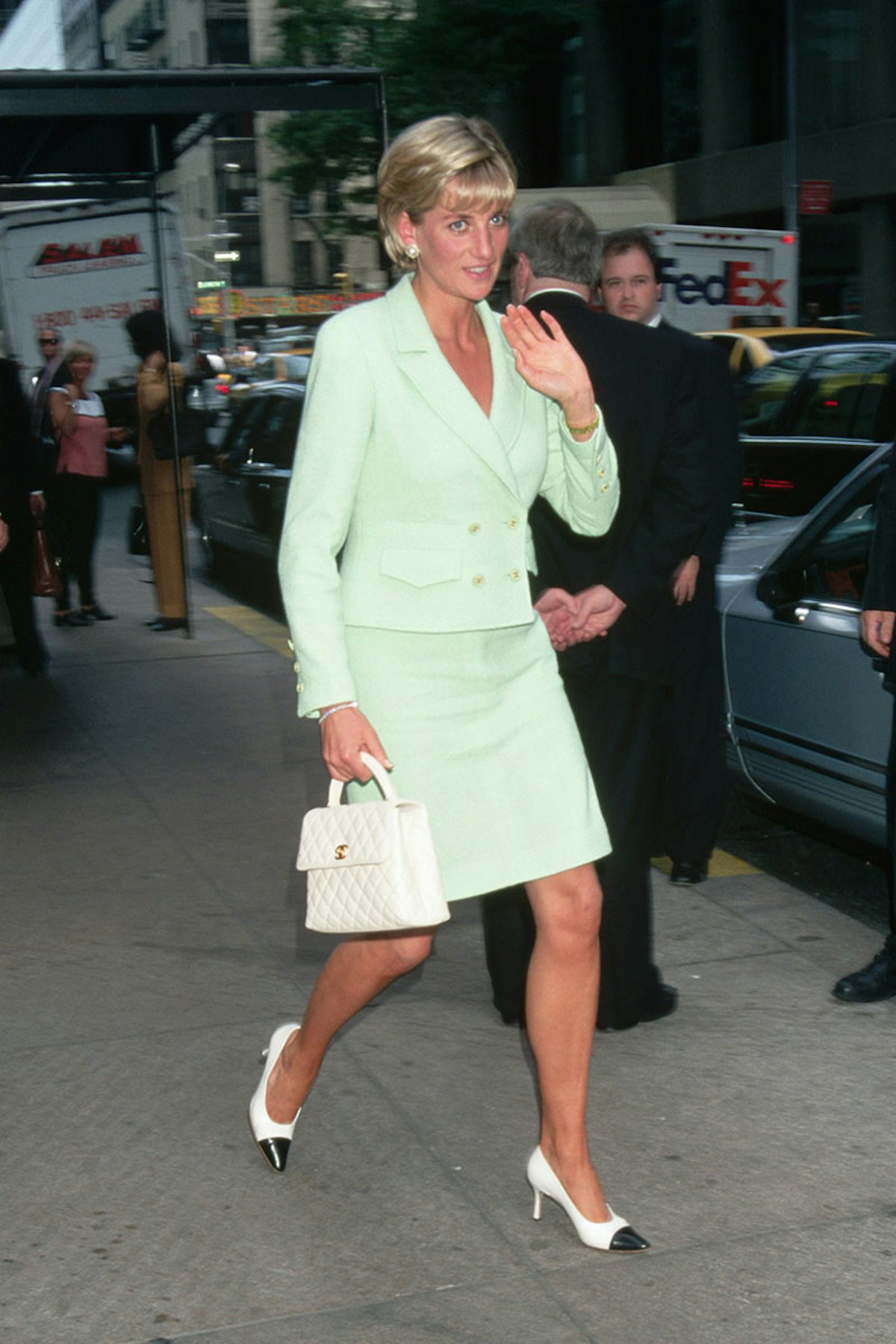 Diana Chanel bag  Handbag outfit, Street style handbags, Chanel bag