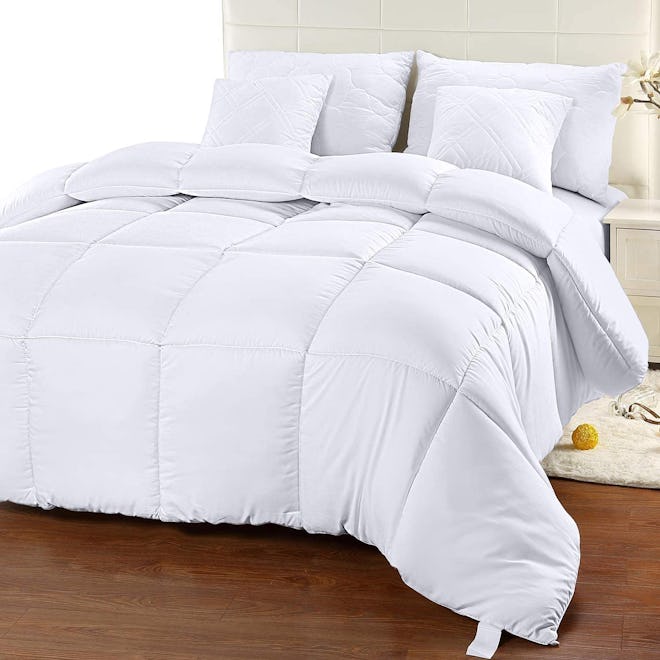 Utopia Bedding Down-Alternative Comforter