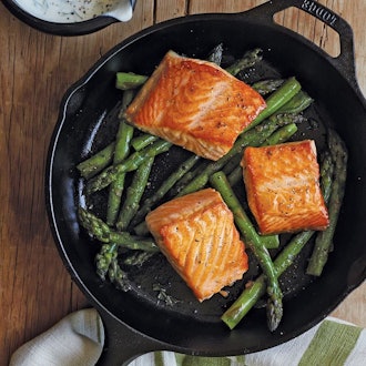 Lodge Pre-Seasoned Cast Iron Skillet (10.25")