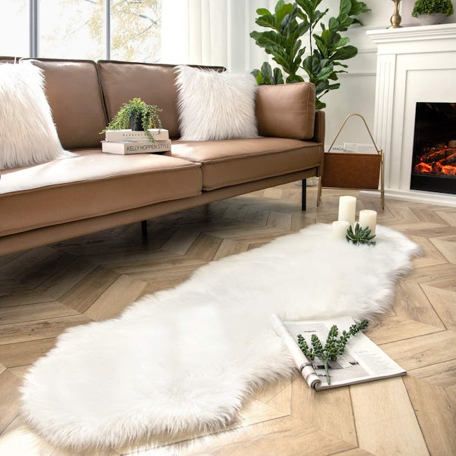 Ashler Ultra Soft Faux Sheepskin Fur Rug