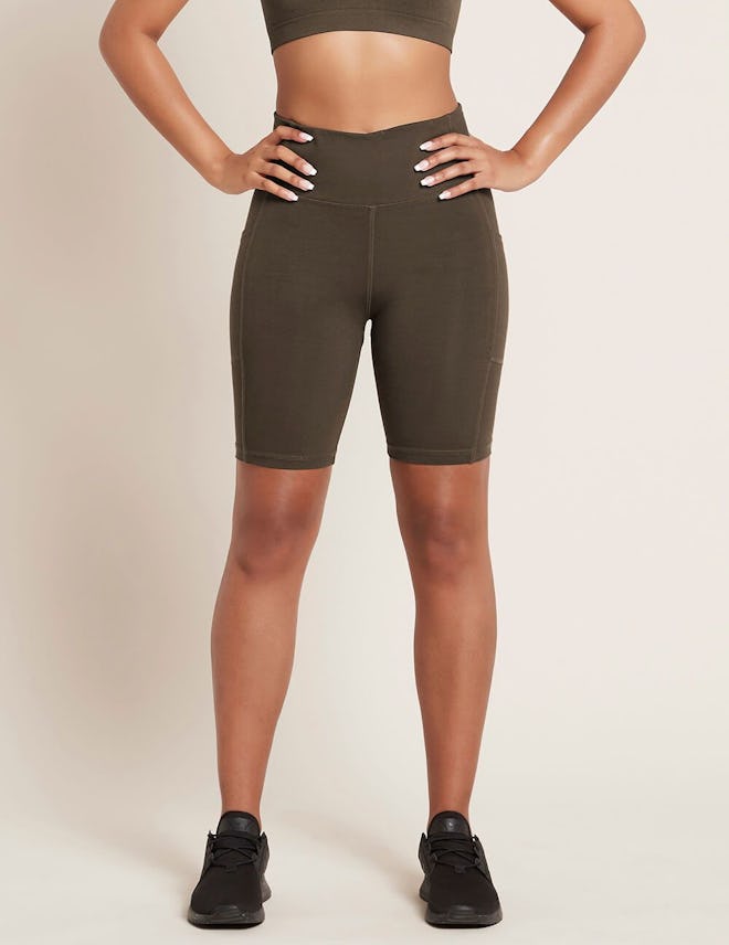 Active High-Waisted 8" Short With Pockets