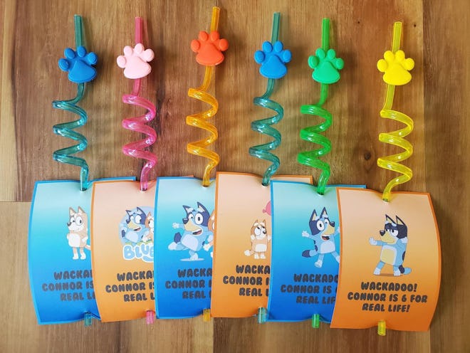 Six twisty straws with paw prints and cards that feature characters from "Bluey"