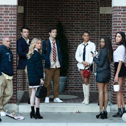 The cast of HBO Max's 'Gossip Girl' pose. 