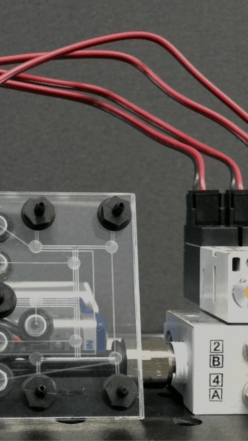 An 8-bit pneumatic RAM chip used to help a soft robot control its movements. 