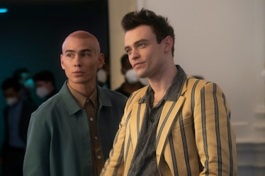 Gossip Girl's Max Wolfe (Thomas Doherty) and Akeno Menzies (Evan Mock) in casual shirts with jackets