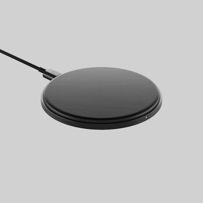 Master & Dynamic MC100 wireless charging pad for MW08 earbuds