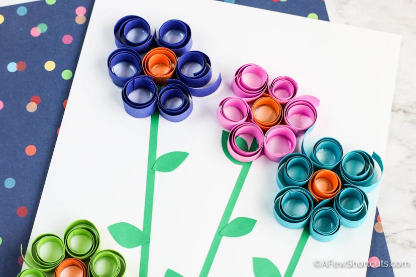 Curled paper flowers are a fun construction paper craft to make. 