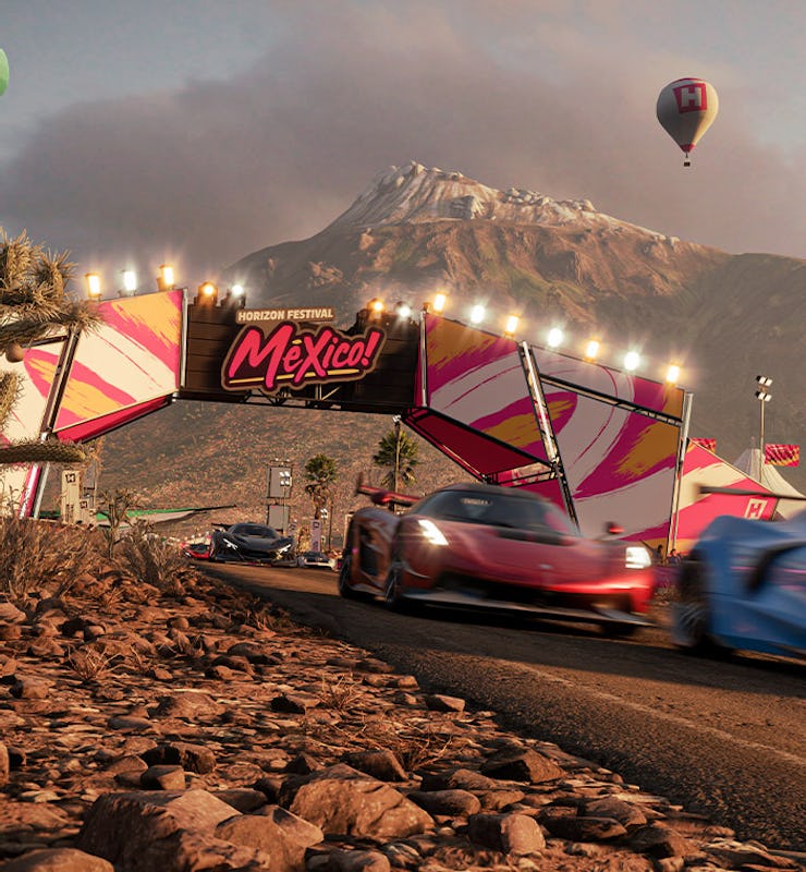 Race cars driving past Forza Horizon Mexico sign