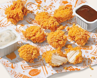 Here's what Popeyes' Chicken Nuggets taste like with two sauces.
