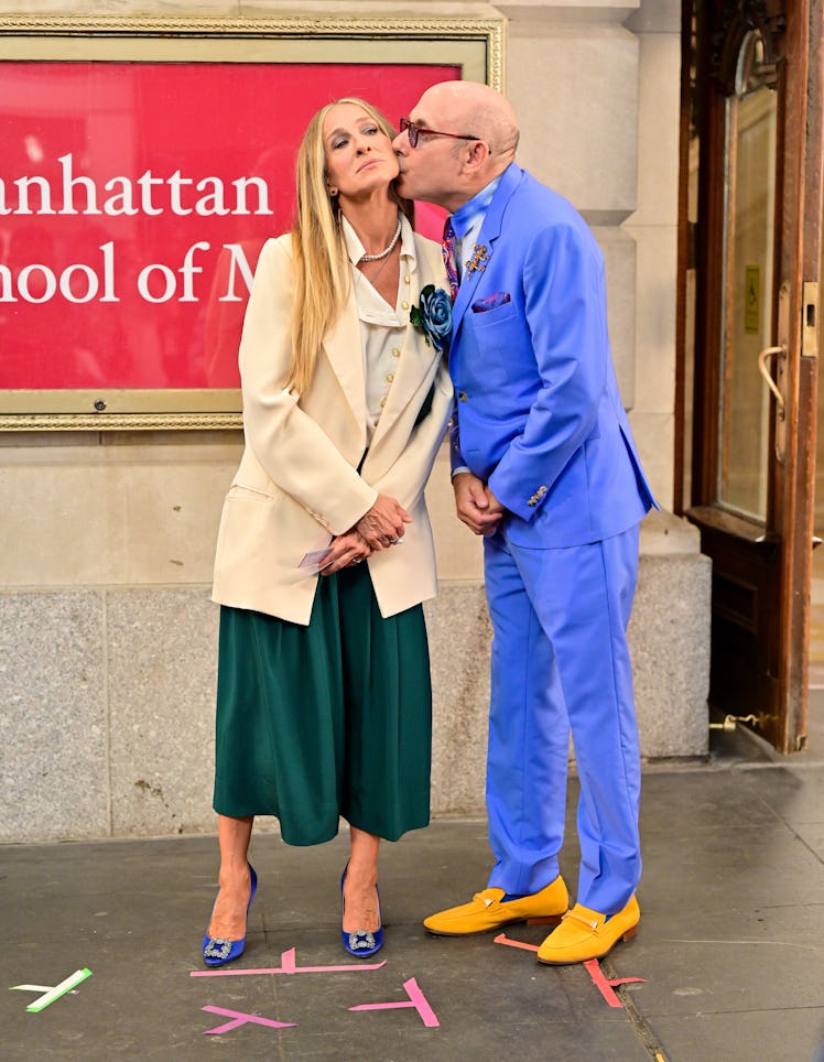 Willie Garson kissing Sarah Jessica Parker's cheek