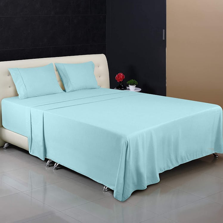 Utopia Bedding Microfiber Bed Sheet Set (4 Pieces)