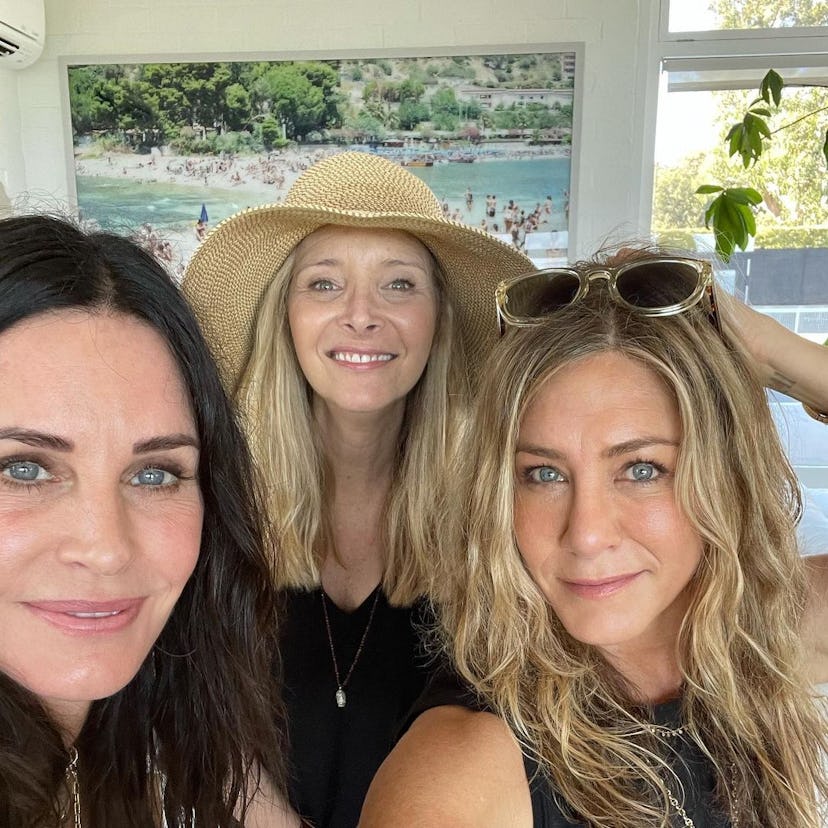 Courteney Cox, Jennifer Aniston, and Lisa Kudrow celebrated the Fourth of July together over the wee...