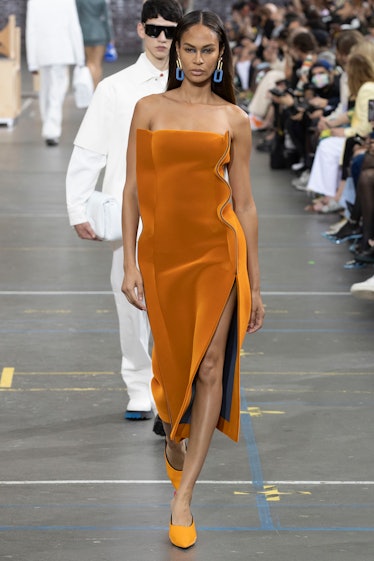 Virgil Abloh mixes minimalism with glamour for Off-White