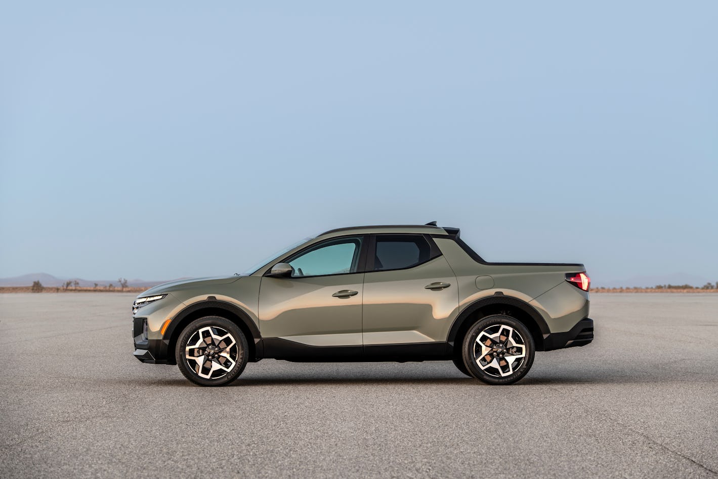 Hyundai Santa Cruz price, specs, and towing capacity for the 2022