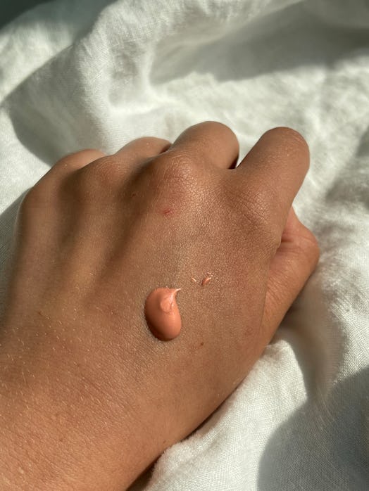 a dollop of the product on Isabella's hand