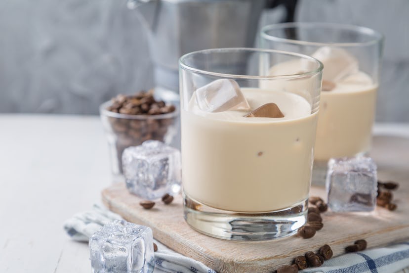 Try a White Russian for a simple, three-ingredient cocktail. 