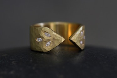22K Recycled Gold 3 Leaf Arrow Band with Ethically Sourced Diamonds