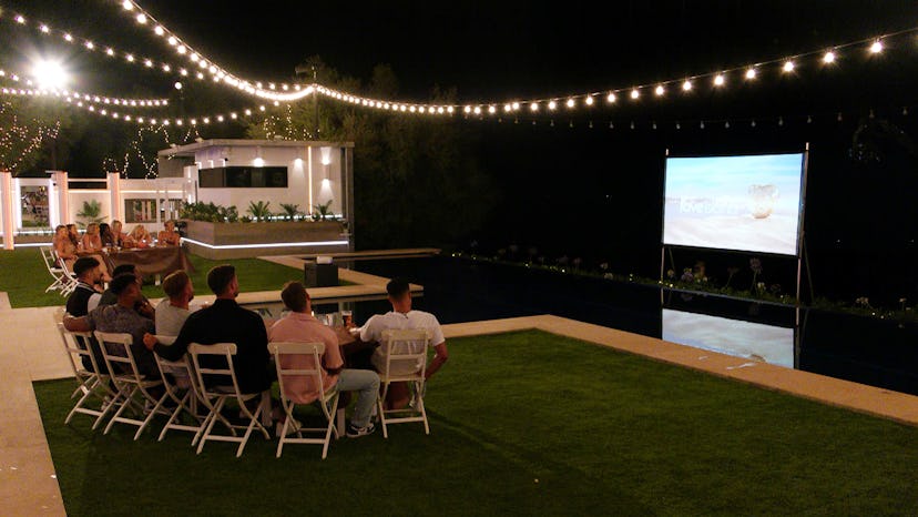 "Mad Movies" night at the 'Love Island' villa 2021