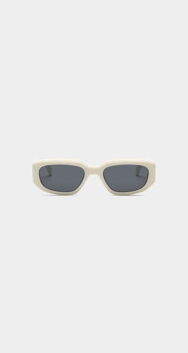 Colorful sunglasses: Ivory Rex sunglasses from Daily Paper x KOMONO collaboration.