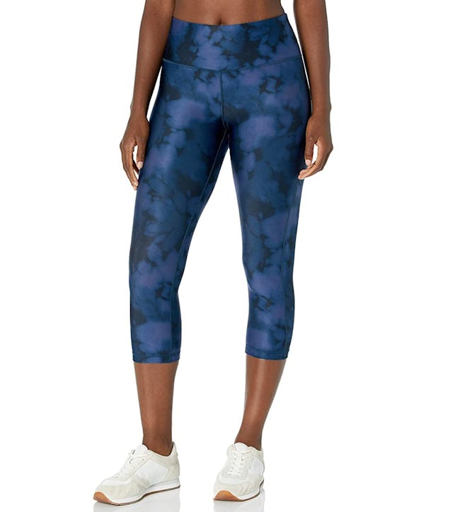 Amazon Essentials Performance Mid-Rise Capri Active Legging